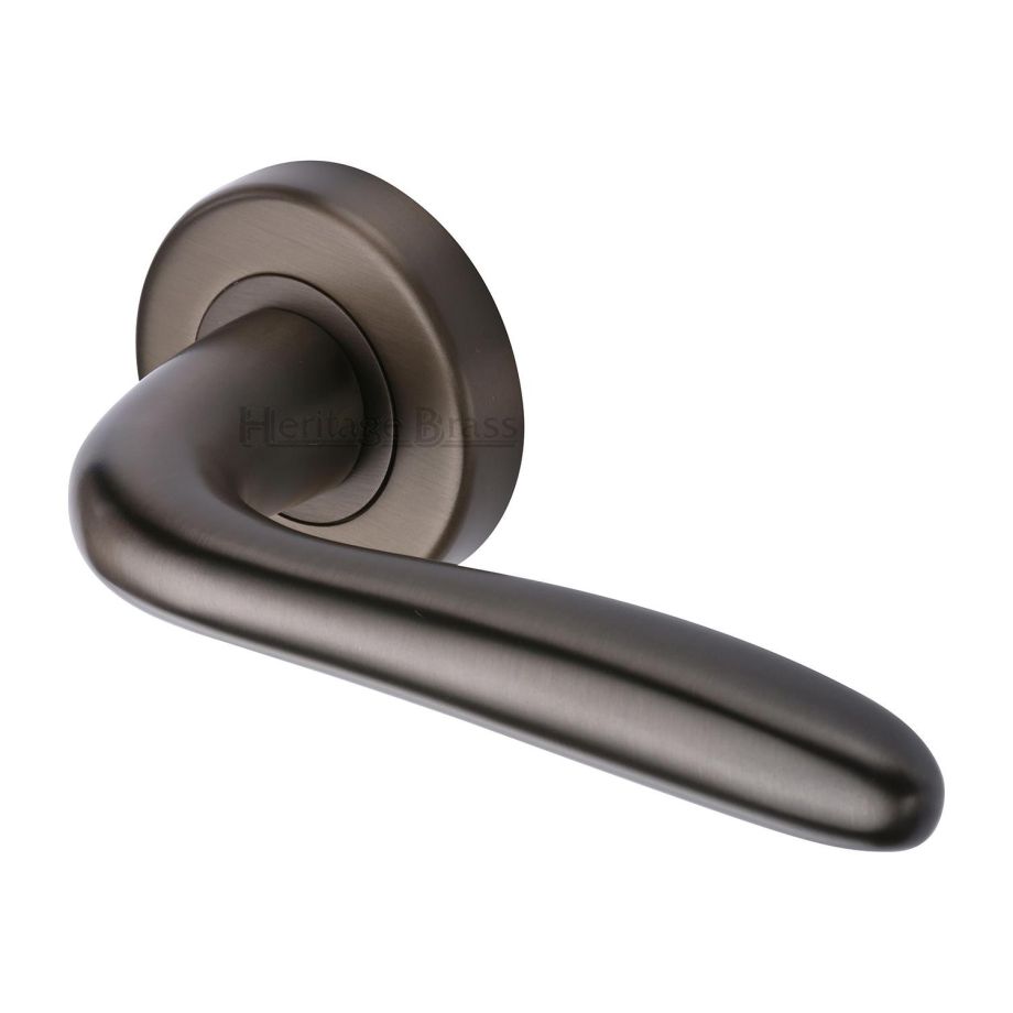 Heritage Brass - Columbus Door Handle on Round Rose