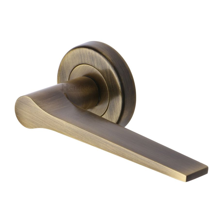 Heritage Brass - Gio Door Handle on Round Rose