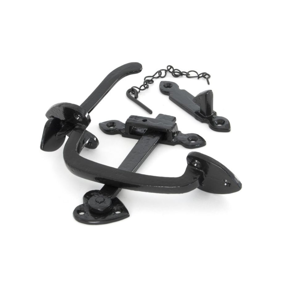 Black Cast Thumblatch Set with Chain