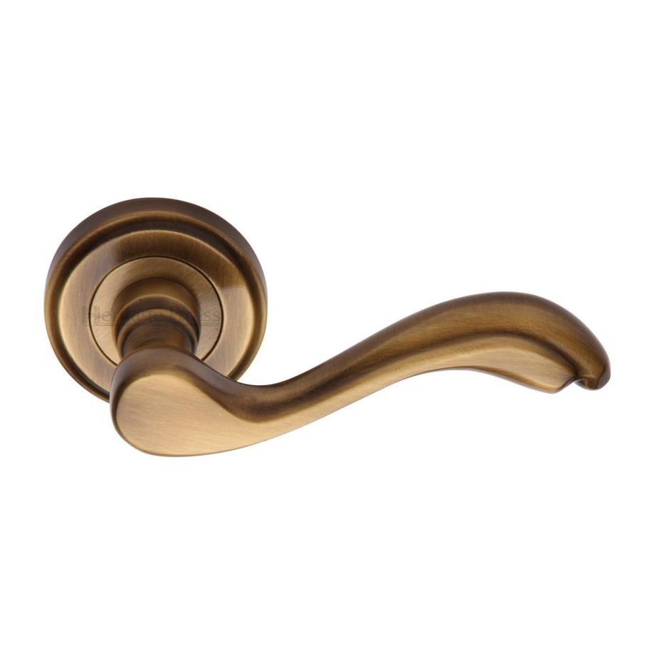 Heritage Brass - Lisboa Door Handle on Round Rose
