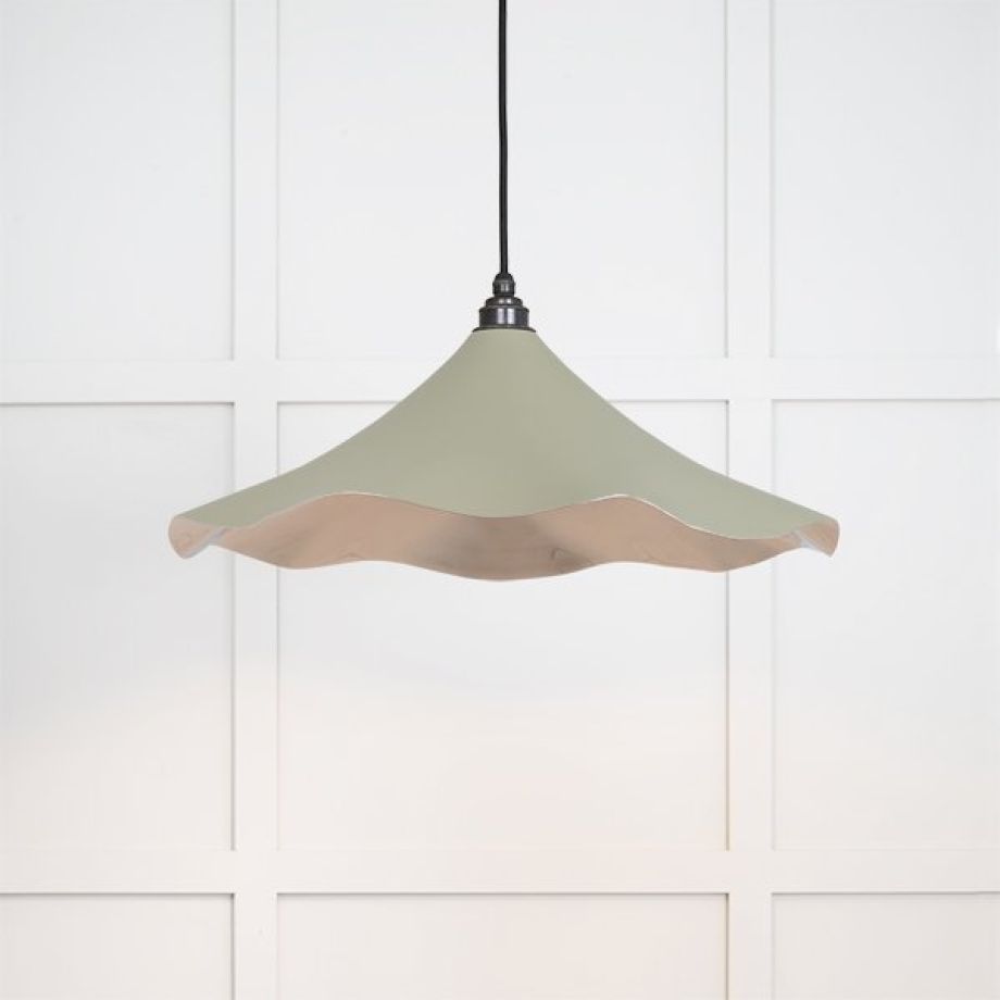 Smooth Nickel Flora Pendant in Tump