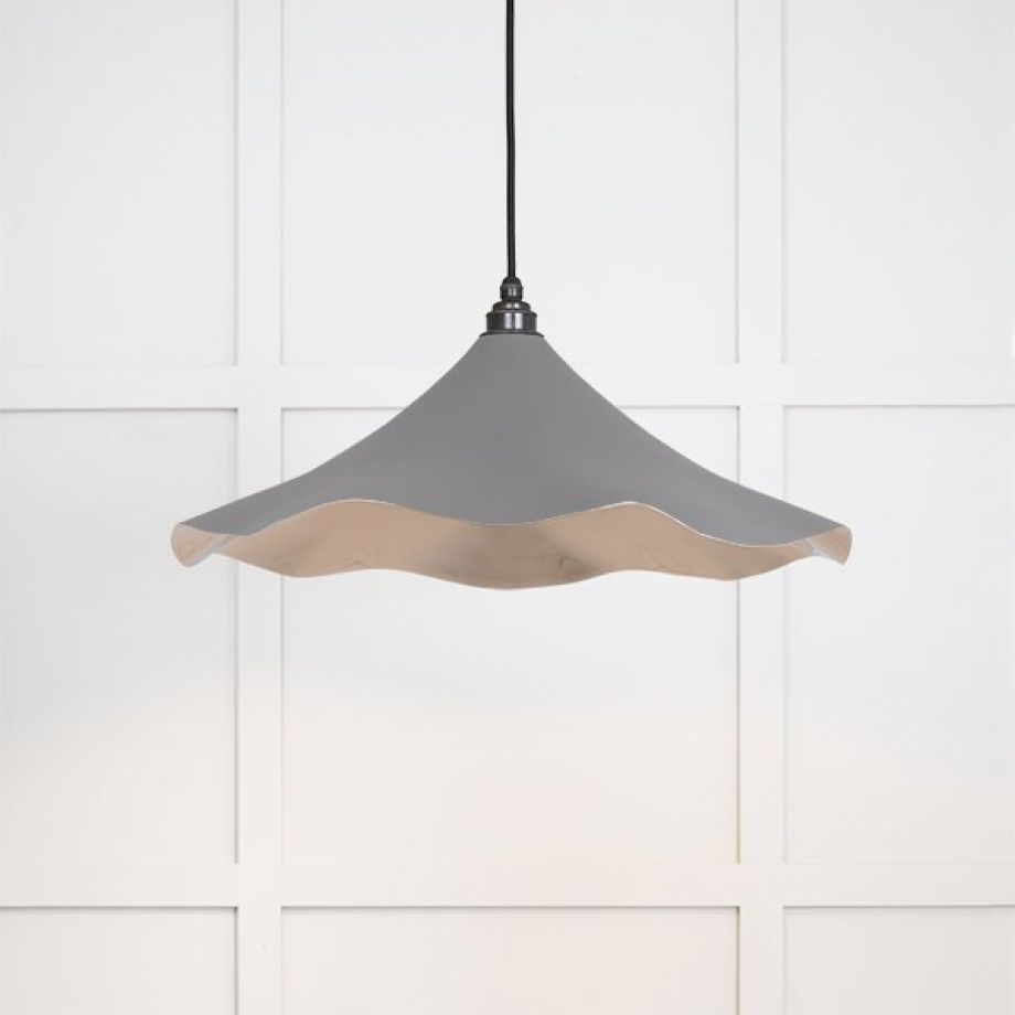 Smooth Nickel Flora Pendant in Bluff