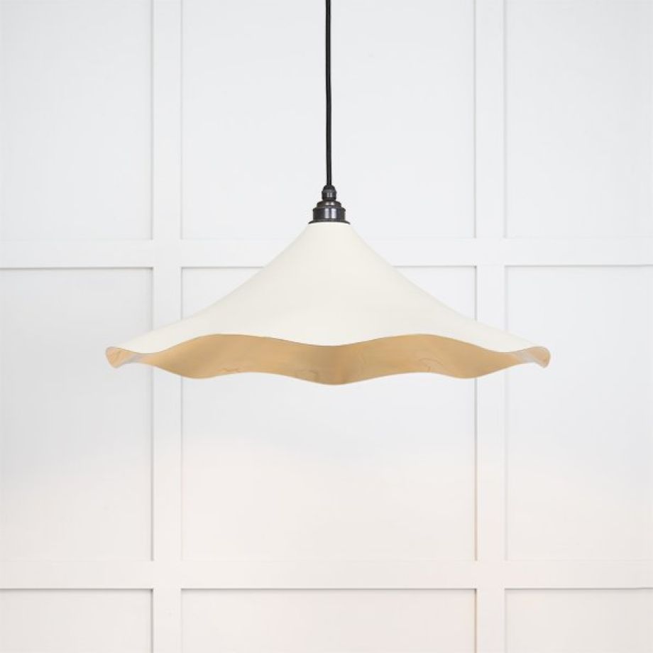 Smooth Brass Flora Pendant in Teasel