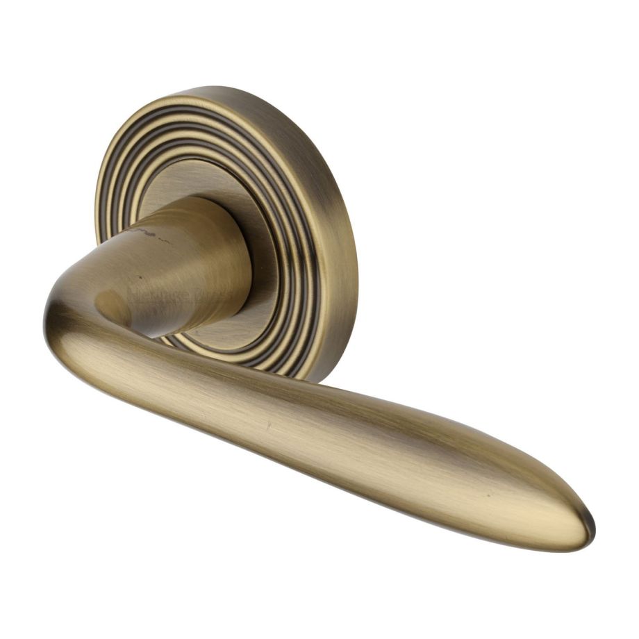 Heritage Brass - Sutton Reeded Door Handle on Round Rose