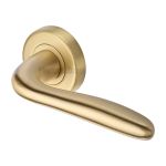 Heritage Brass - Columbus Door Handle on Round Rose