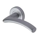 Heritage Brass - Centaur Door Handle on Round Rose