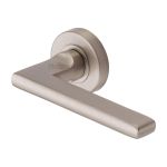 Heritage Brass - Trident Door Handle on Round Rose