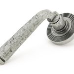 Avon Round Lever on Rose Set (Beehive)