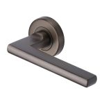 Heritage Brass - Trident Door Handle on Round Rose
