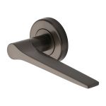 Heritage Brass - Gio Door Handle on Round Rose