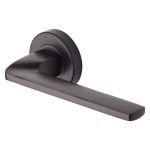 Heritage Brass - Metro Angled Door Handle on Round Rose