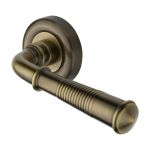 Heritage Brass - Colonial Reeded Door Handle on Round Rose