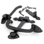 Black Cast Thumblatch Set with Chain