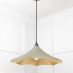 Smooth Brass Flora Pendant in Tump