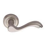 Heritage Brass - Lisboa Door Handle on Round Rose